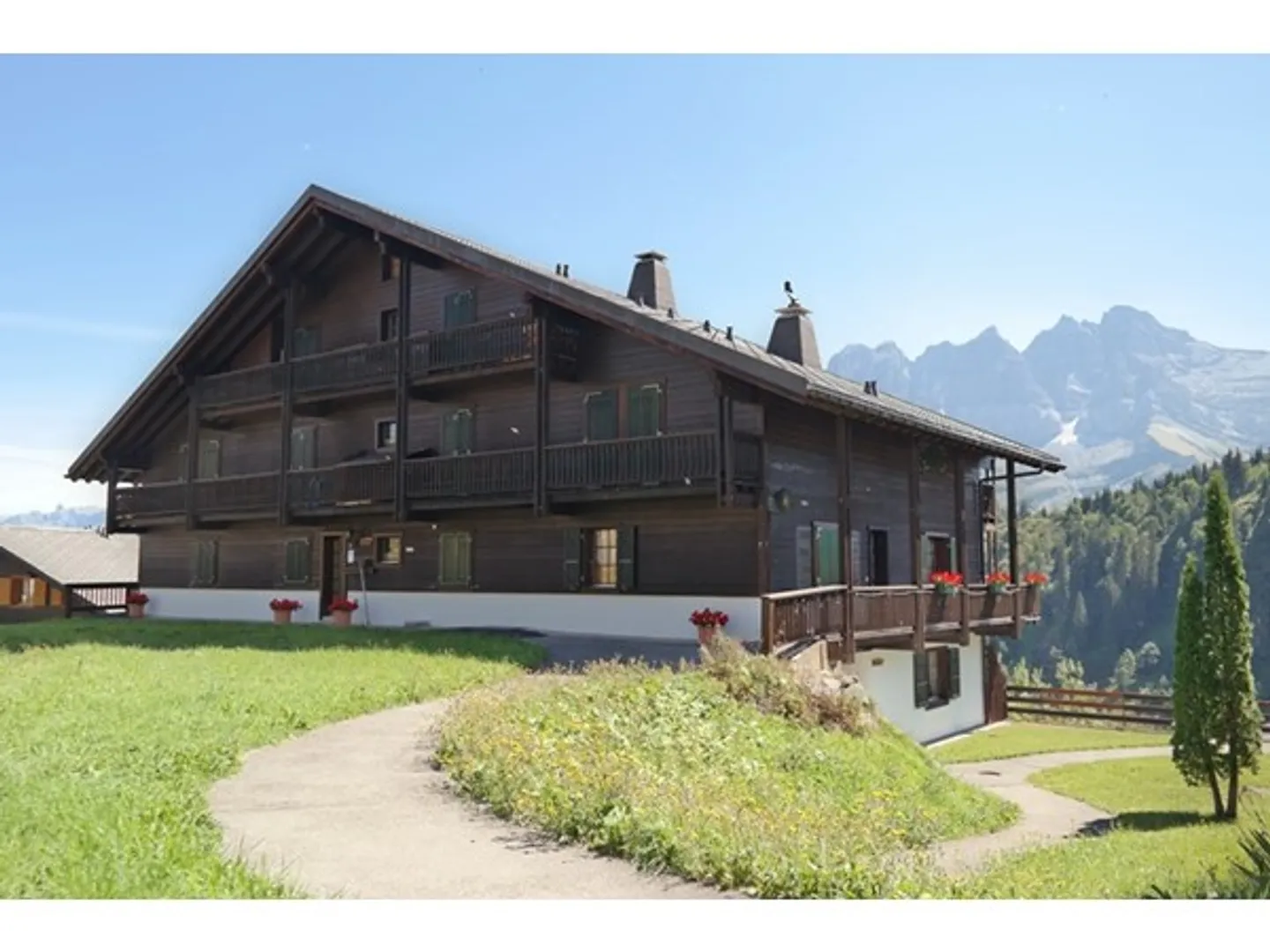 Cozy Studio with Panoramic View - Photo 11 of 11