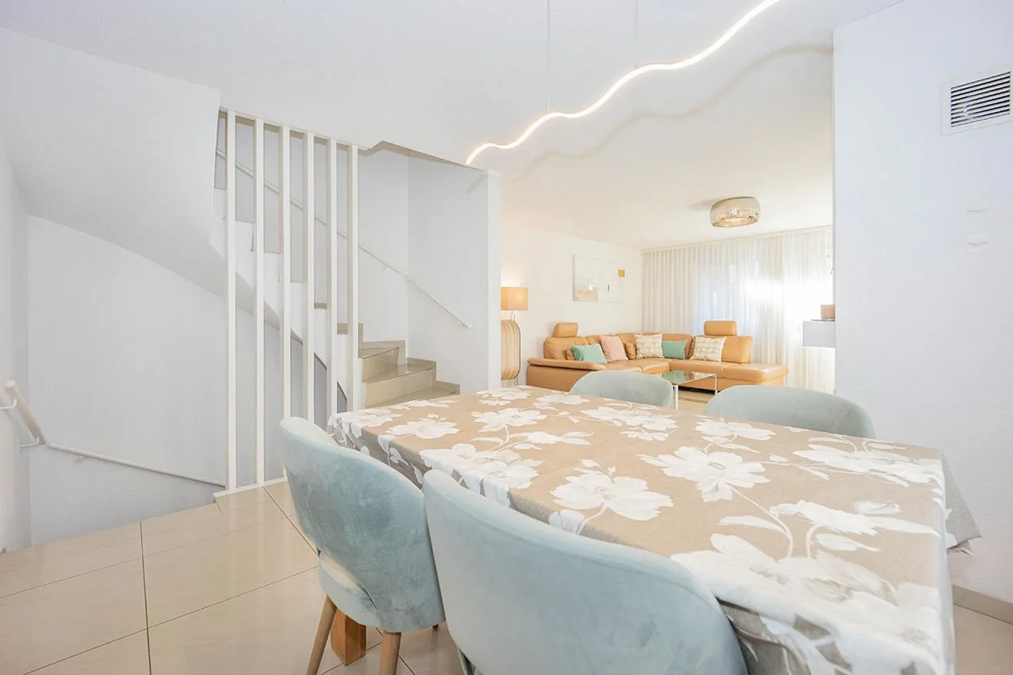 Casa unifamiliare angolare attraente con giardino esclusivo e Swimspa - Foto 6 di 15