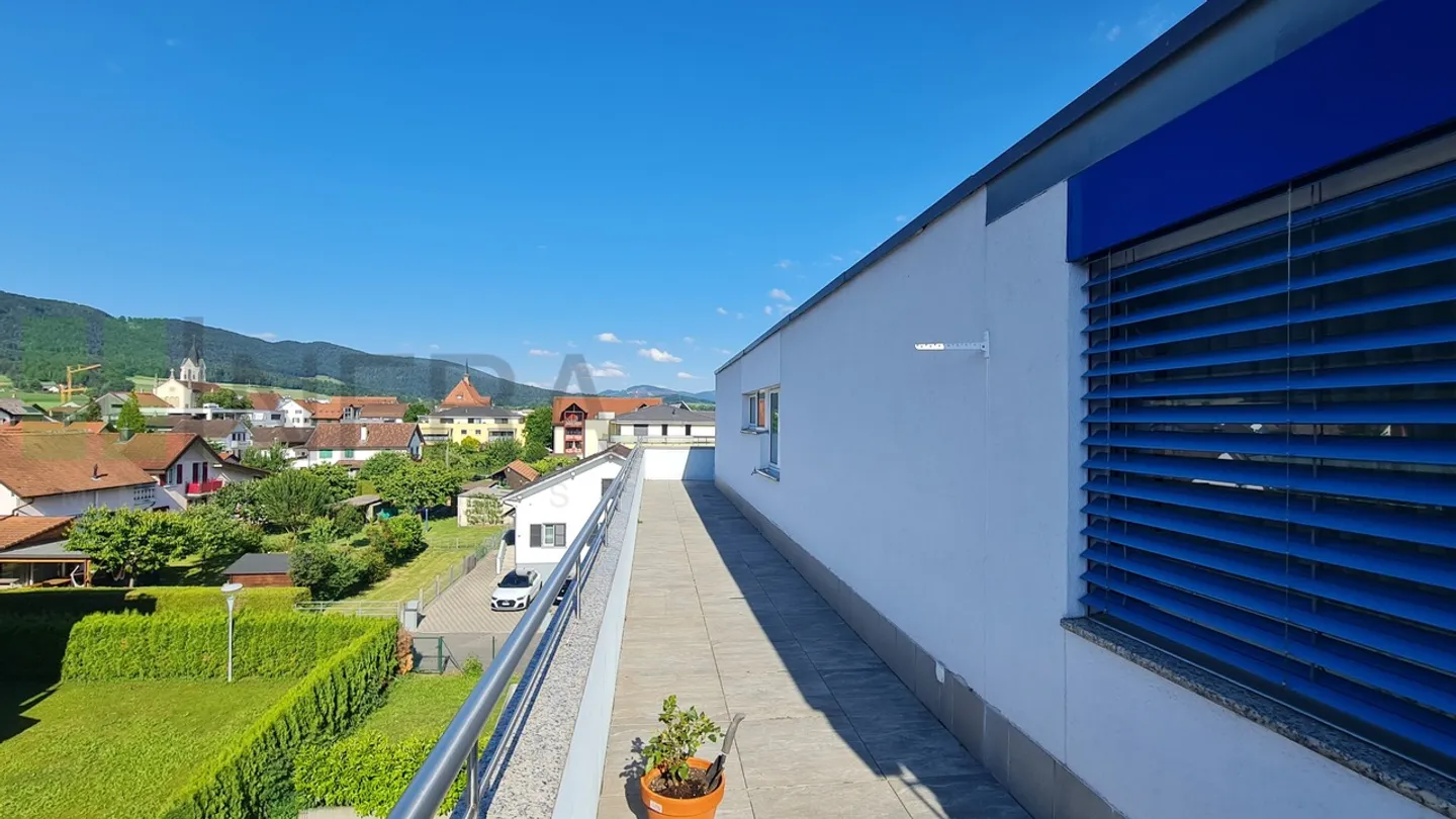 Attico luminoso di 3,5 stanze - Foto 6 di 14