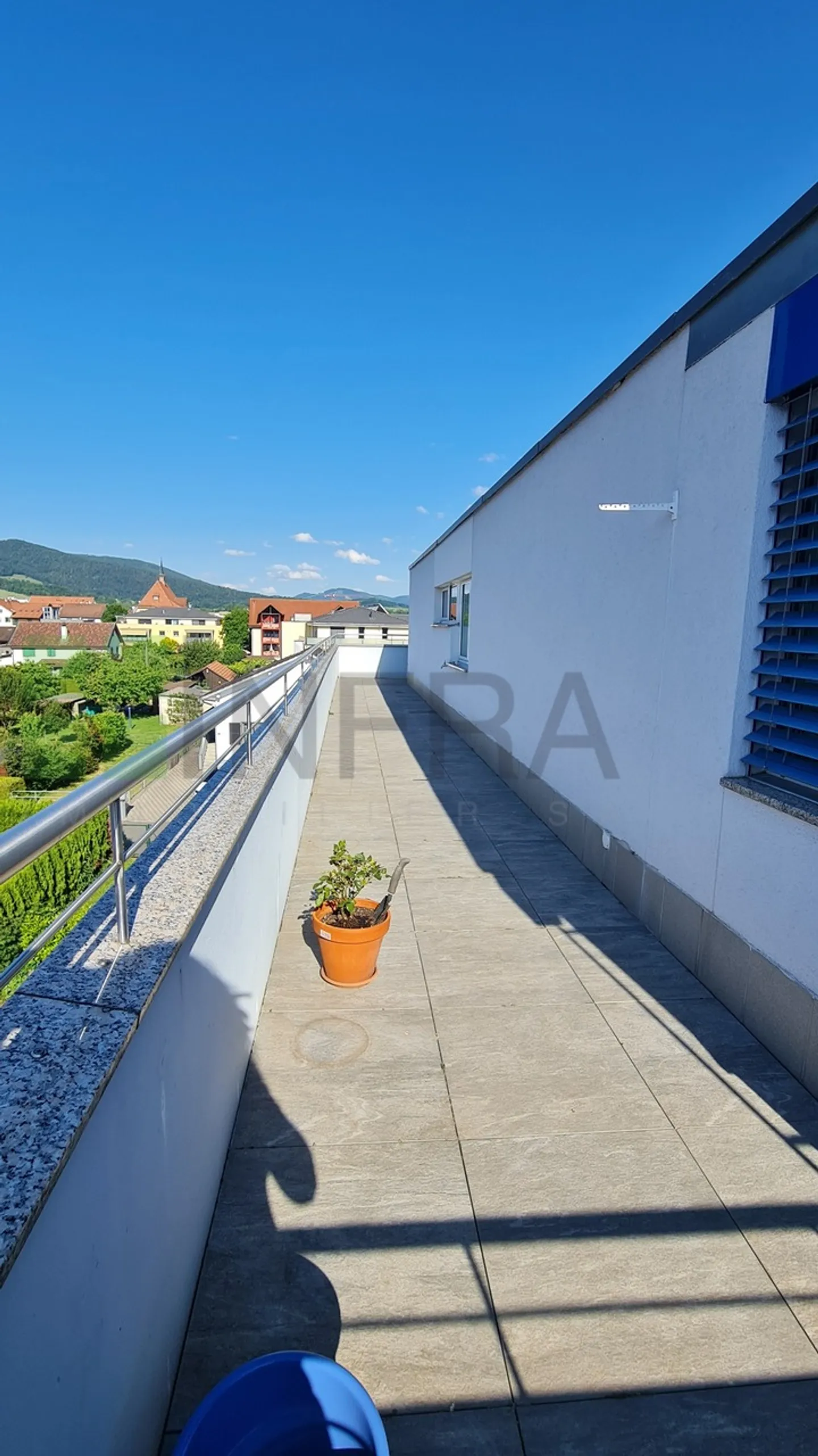 Attico luminoso di 3,5 stanze - Foto 7 di 14