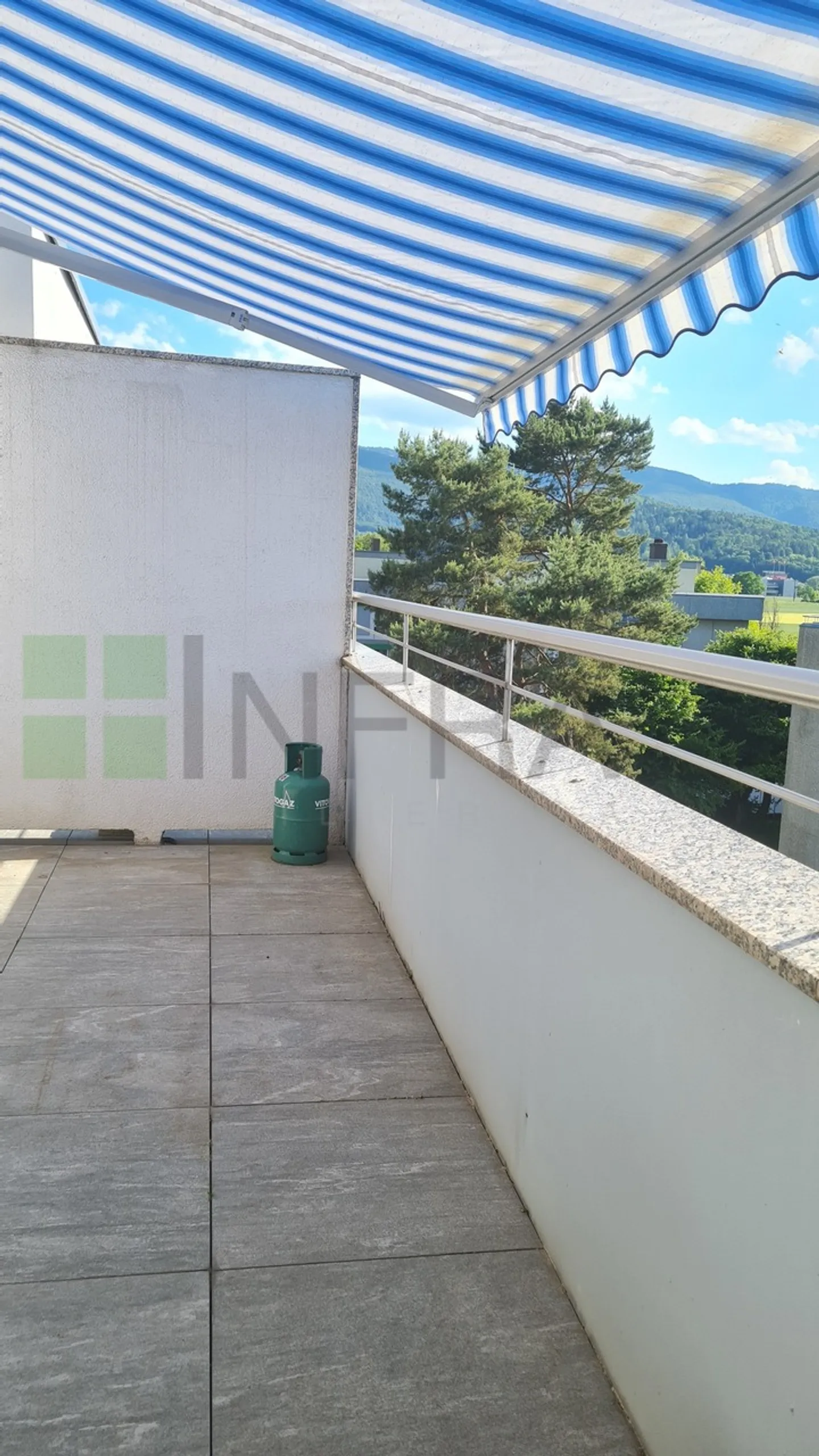 Attico luminoso di 3,5 stanze - Foto 8 di 14