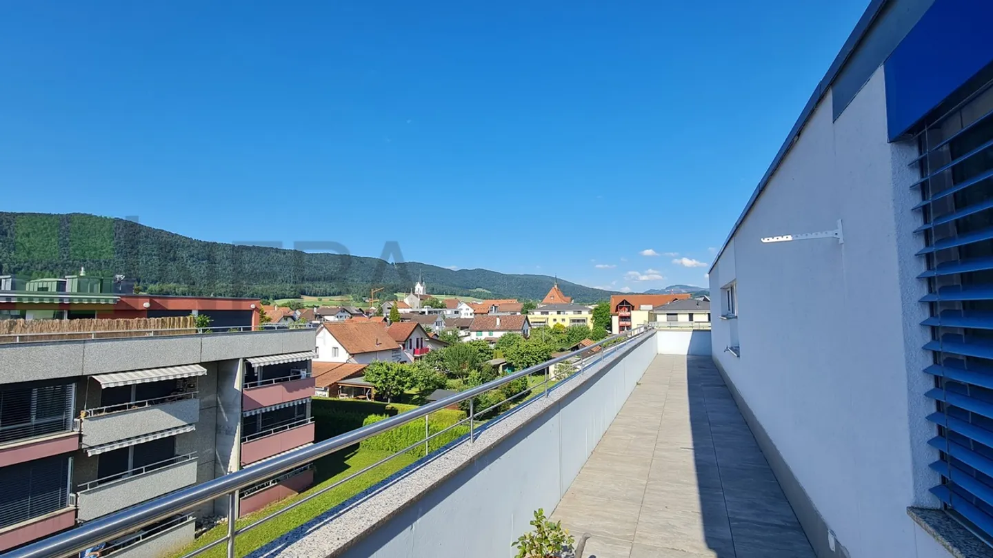 Attico luminoso di 3,5 stanze - Foto 9 di 14