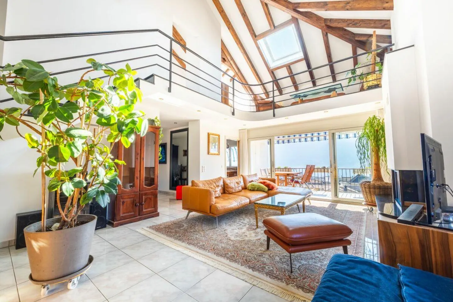 Attico Duplex con Vista Lago - Foto 1 di 16