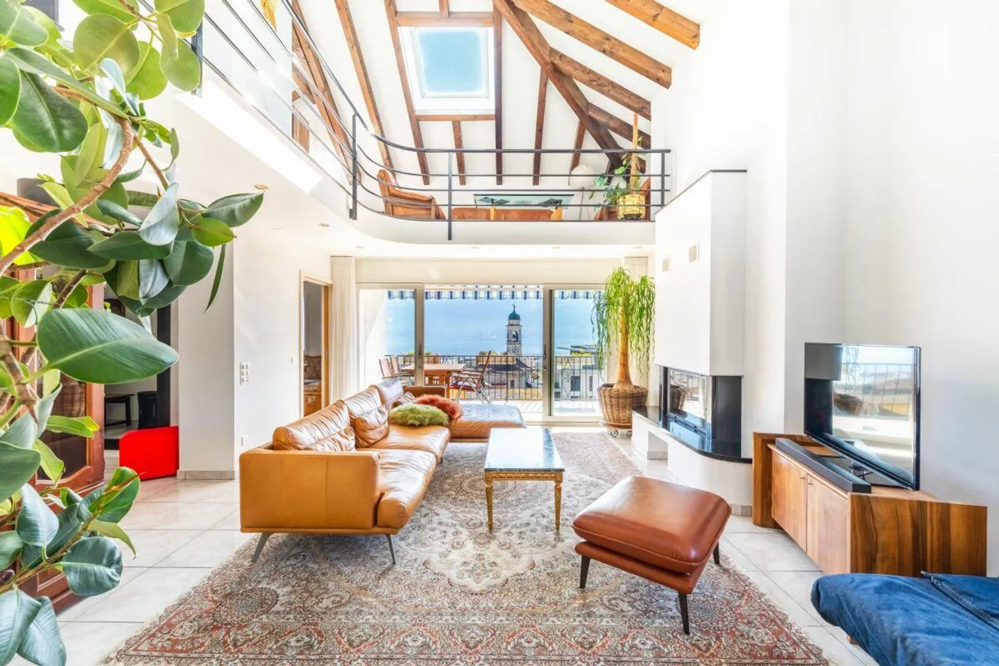 Attico Duplex con Vista Lago - Foto 2 di 16