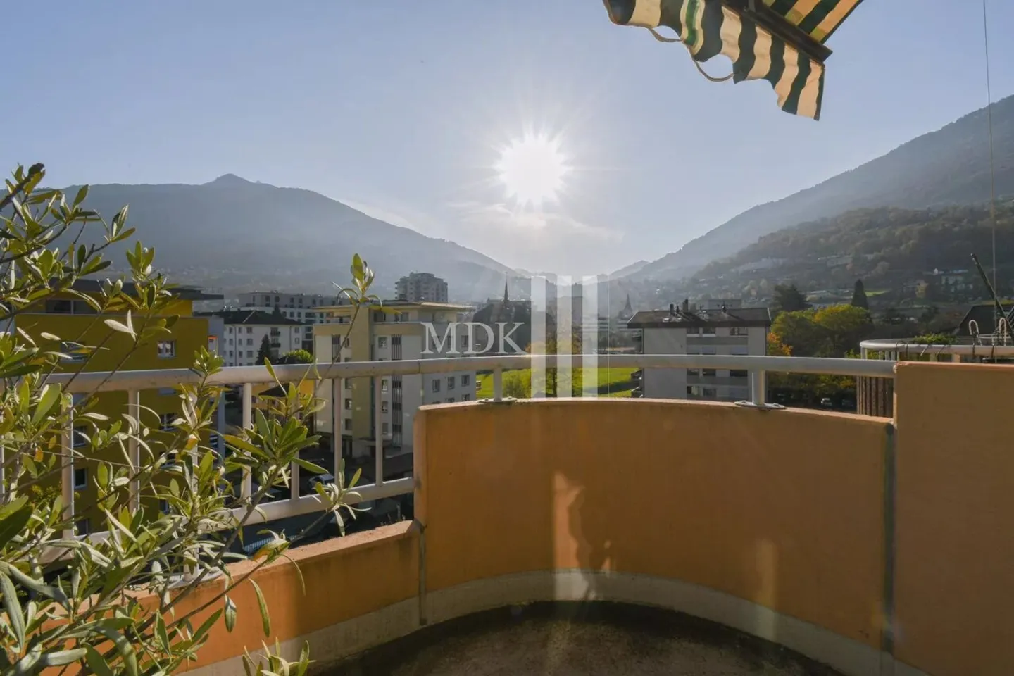 Bright attic duplex apartment - Photo 2 of 13