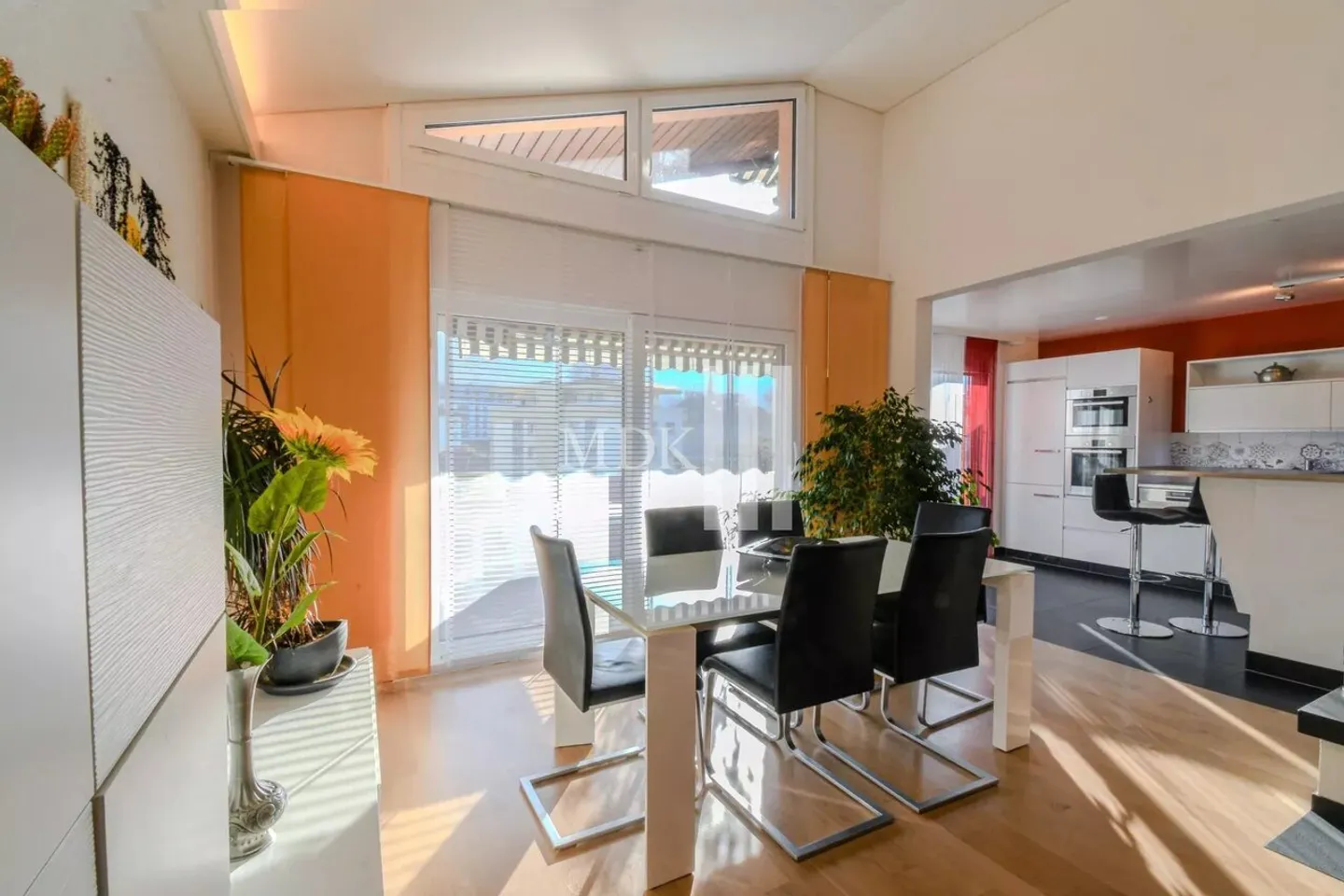 Bright attic duplex apartment - Photo 4 of 13