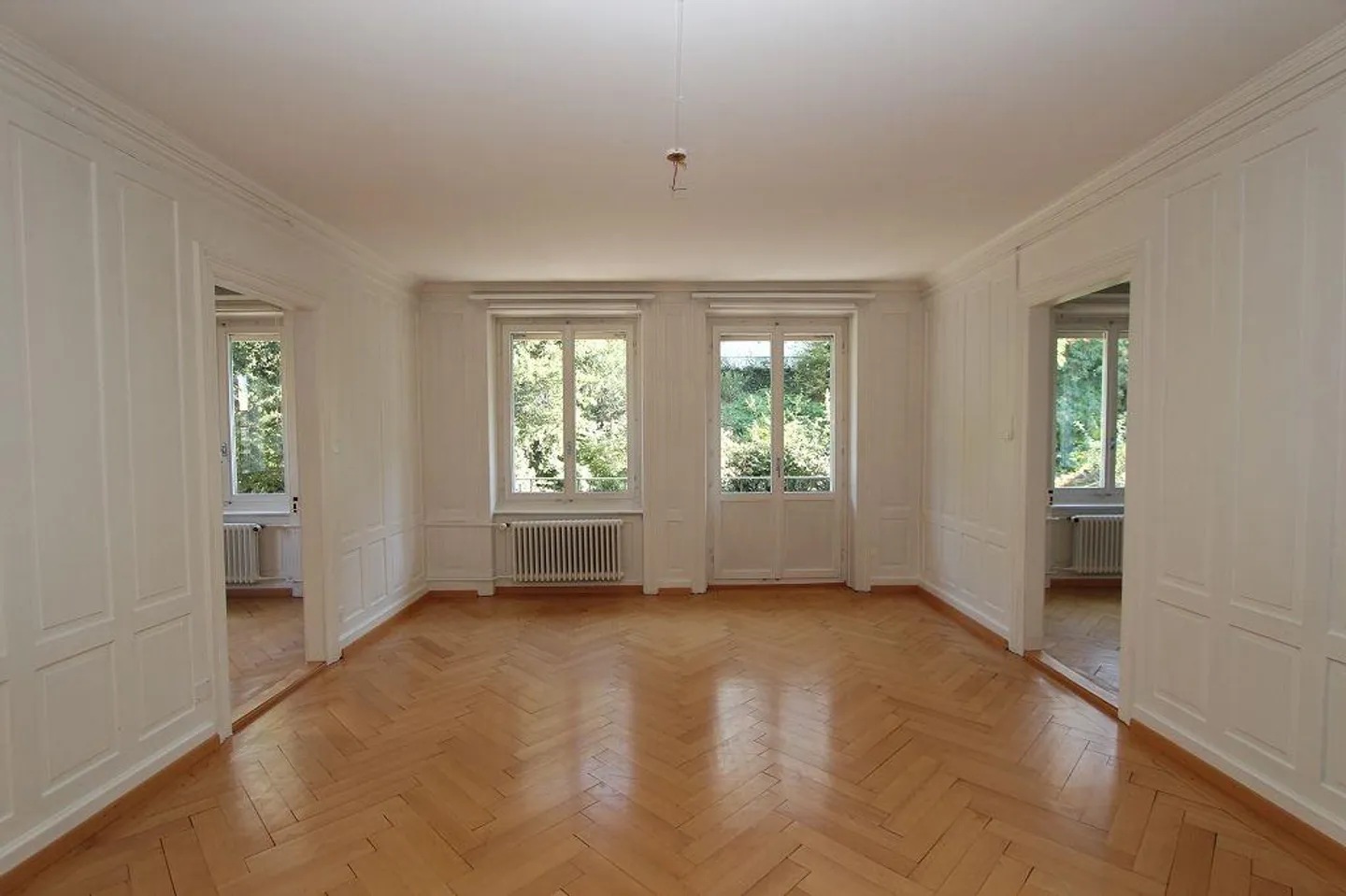 Old building apartment in a central location - Photo 1 of 11