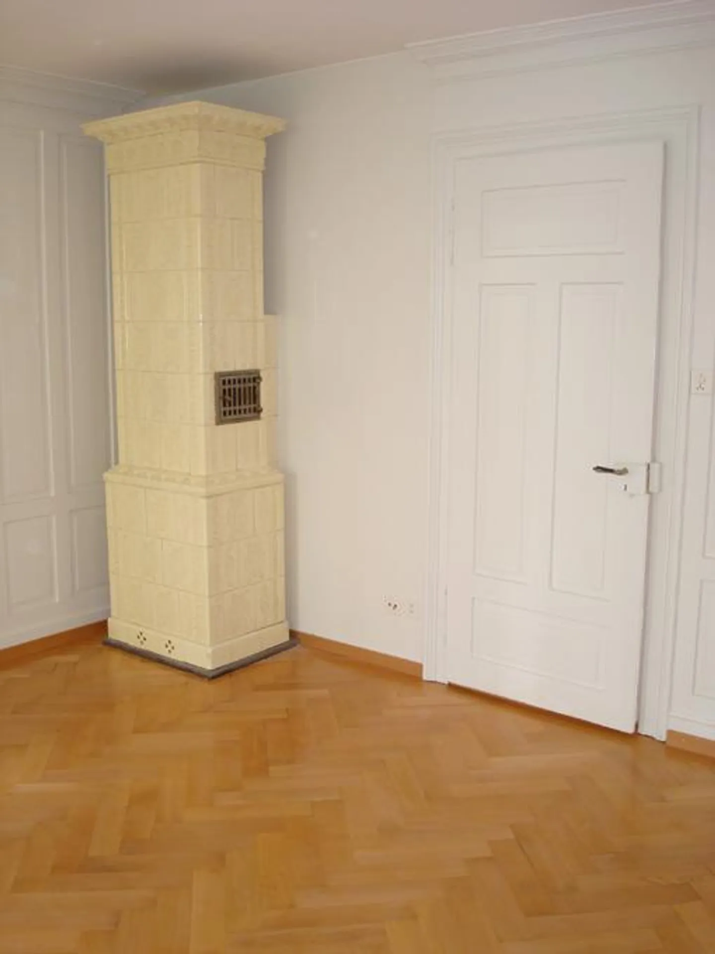 Old building apartment in a central location - Photo 2 of 11