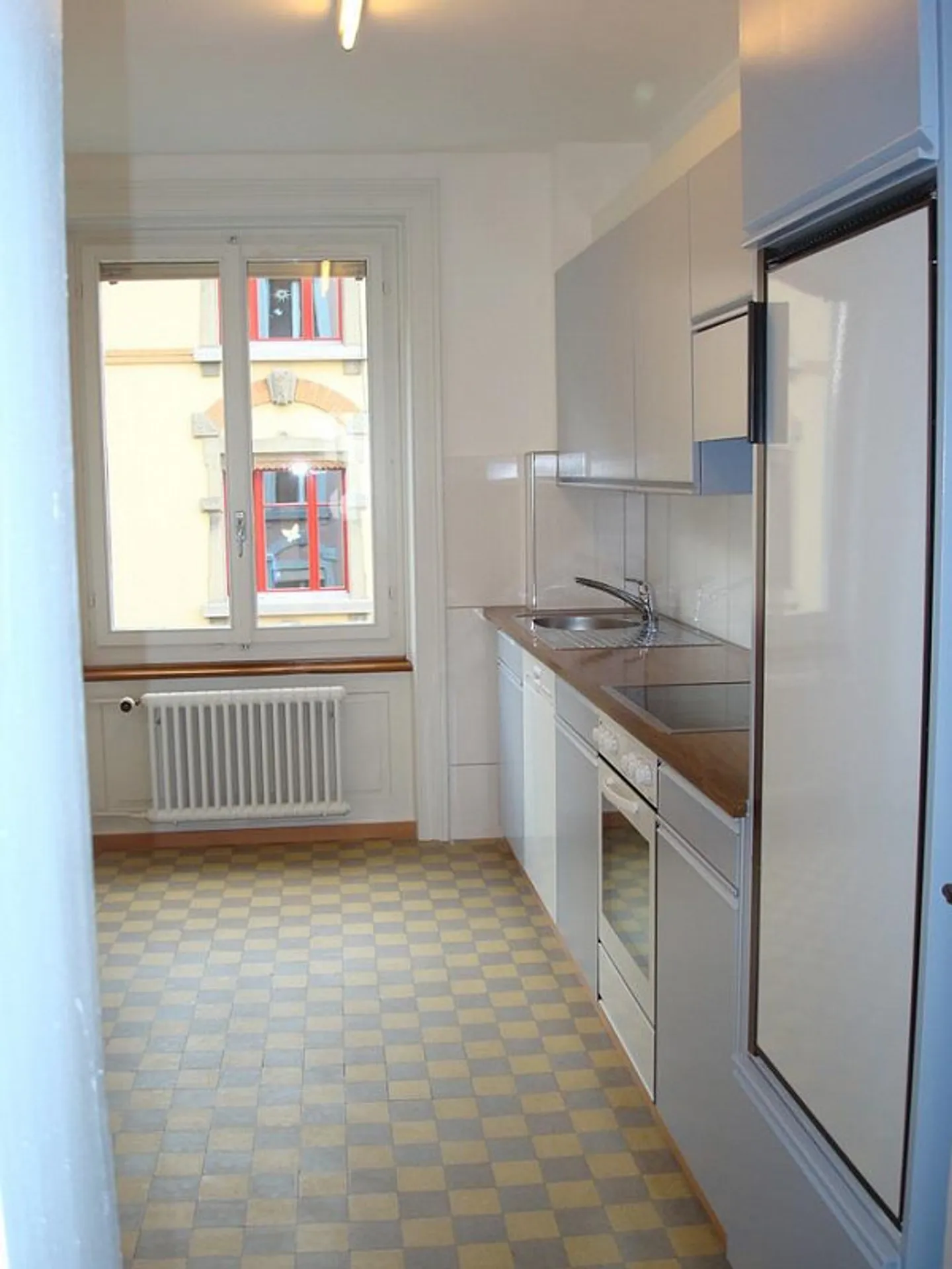 Old building apartment in a central location - Photo 3 of 11