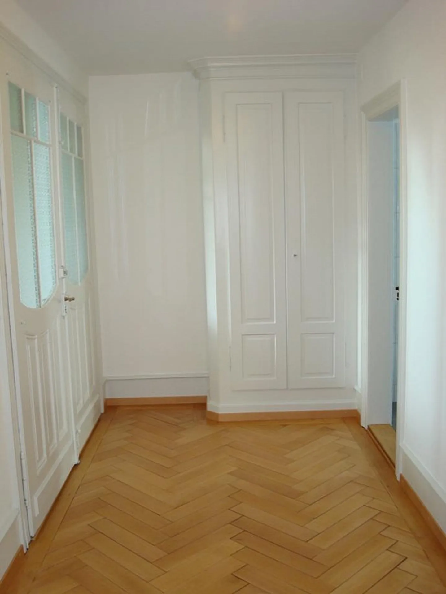 Old building apartment in a central location - Photo 7 of 11