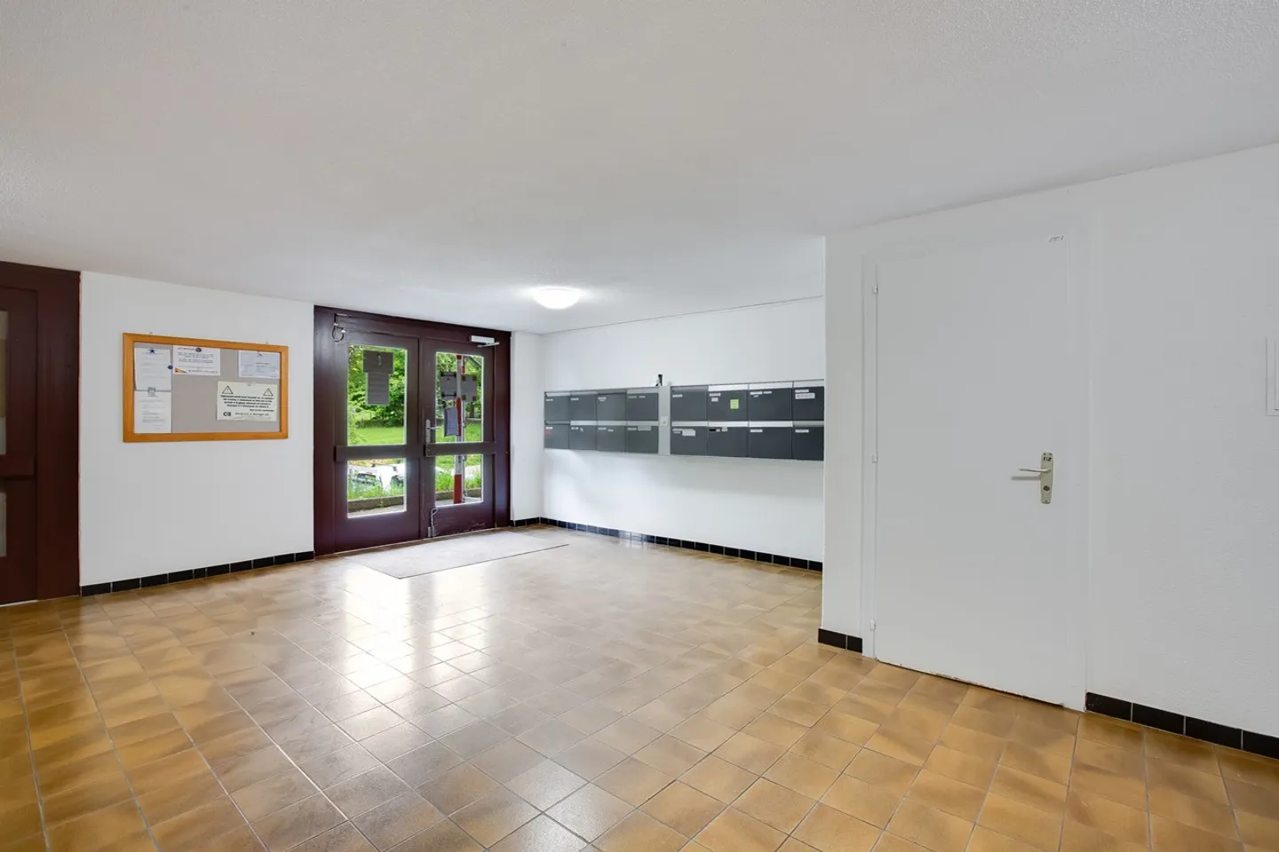 Edificio ad uso misto in affitto - Foto 2 di 5