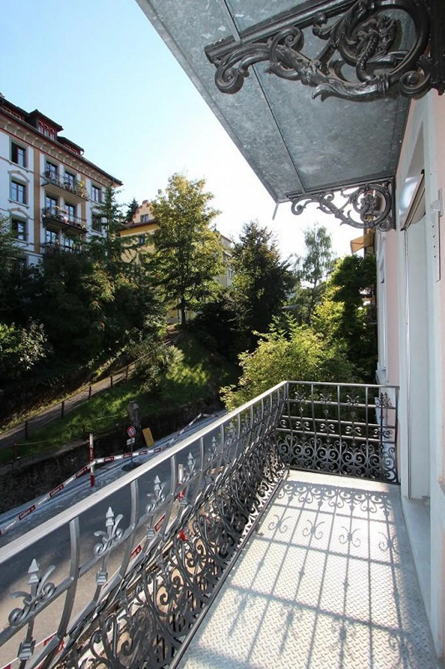Old building apartment in a central location - Photo 9 of 11