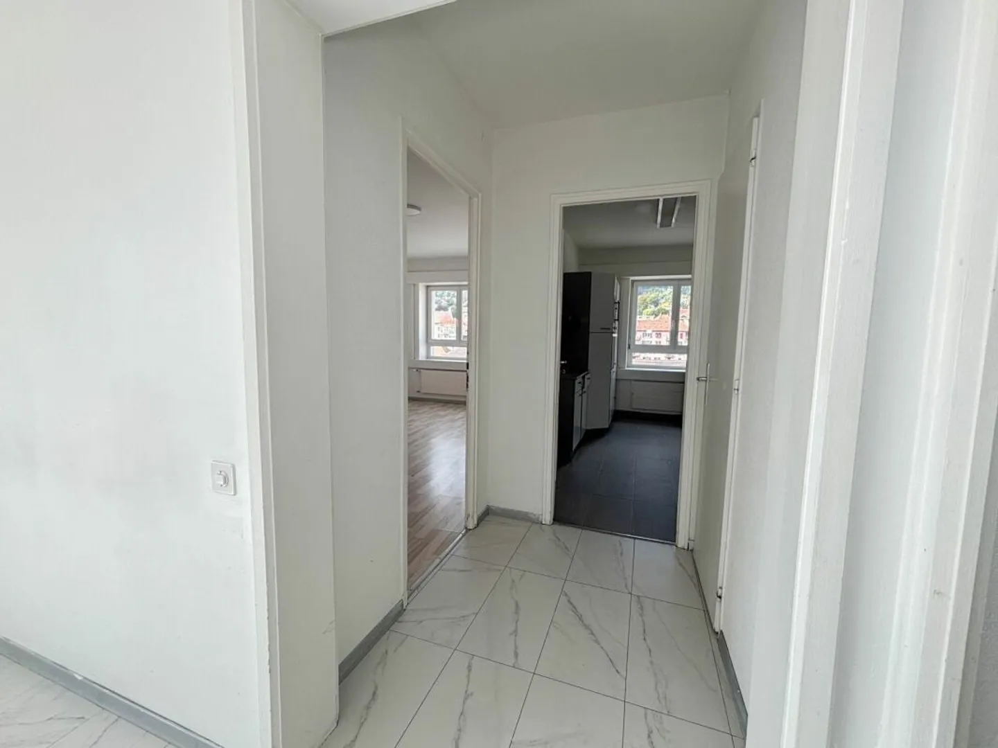 Appartement spacieux de 5 pièces - Photo 3 sur 15