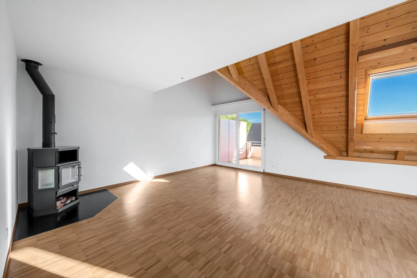 Ottimo appartamento duplex con stufa svedese e grande balcone! - Foto 3 di 11