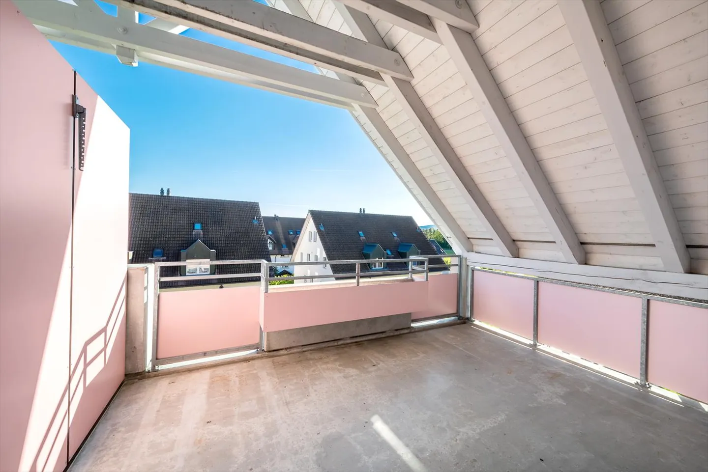 Ottimo appartamento duplex con stufa svedese e grande balcone! - Foto 11 di 11