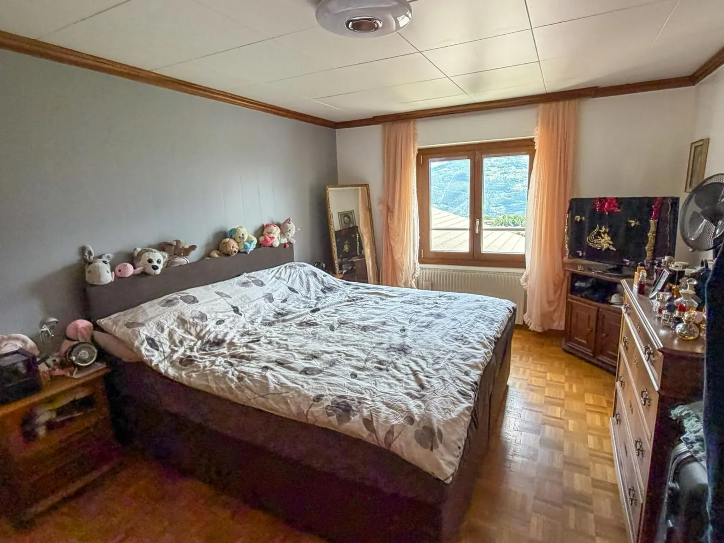 Dorfhaus mit drei Wohnungen in Savièse - Foto 3 von 12