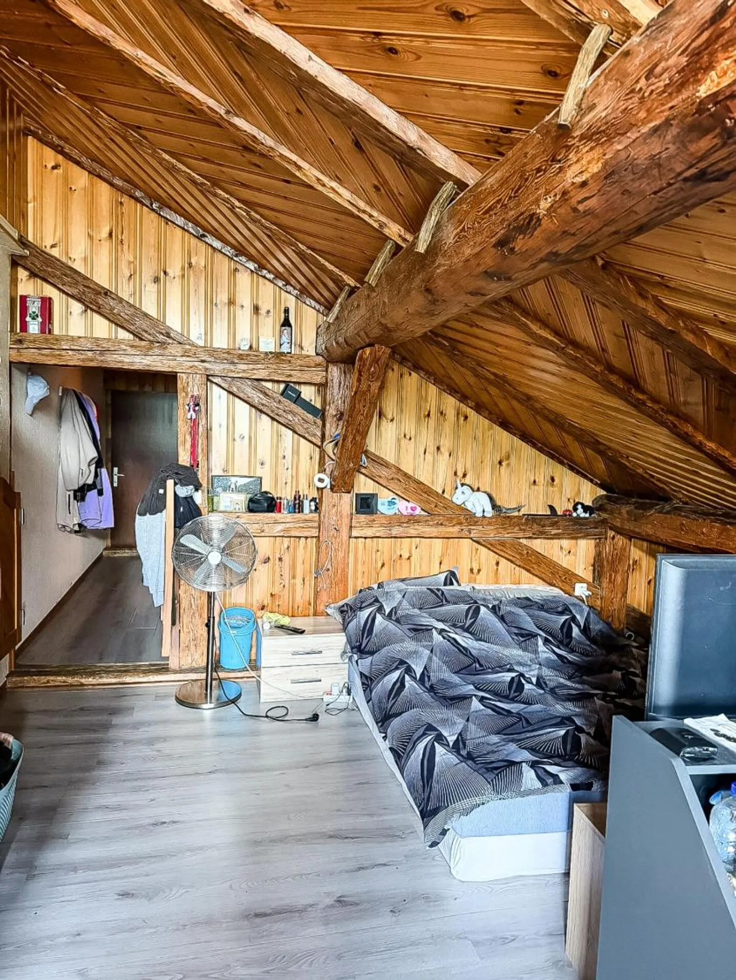 Dorfhaus mit drei Wohnungen in Savièse - Foto 9 von 12