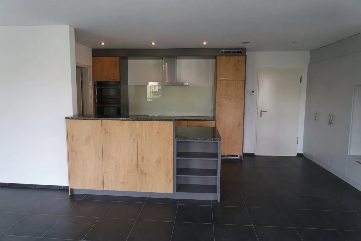 Moderne Wohnung mit Balkon - Foto 2 von 10