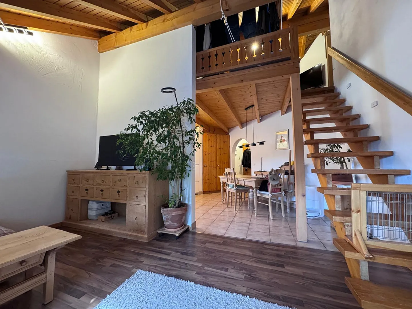 Appartement sous les combles de 1,5 pièce avec chambre de galerie supplémentaire - Photo 1 sur 7