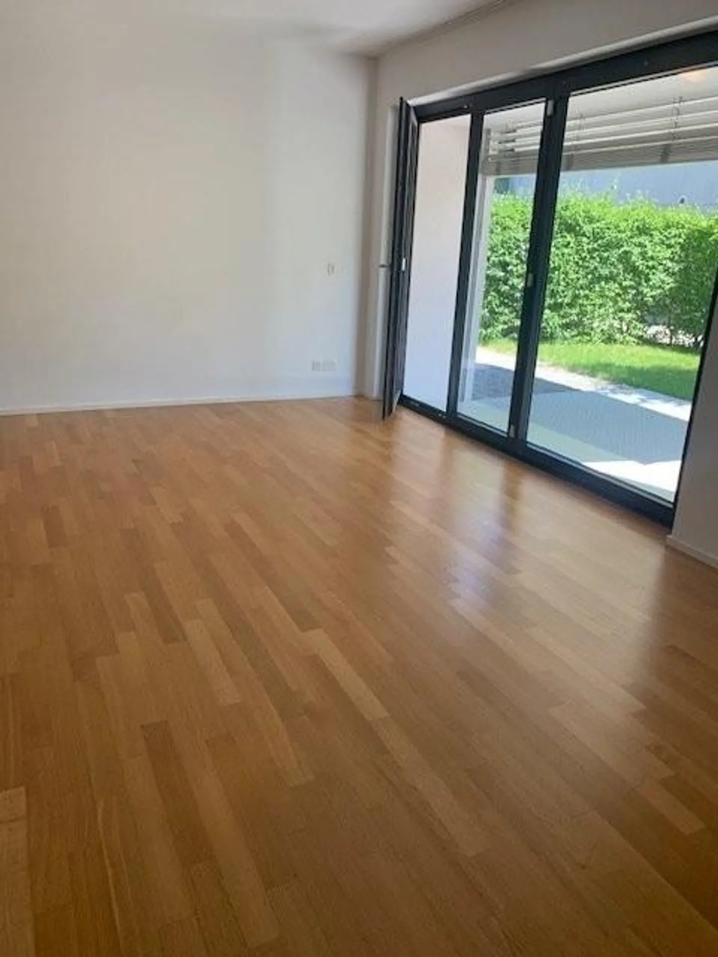 Perfectly located 3.5 room apartment with garden - Photo 3 of 8