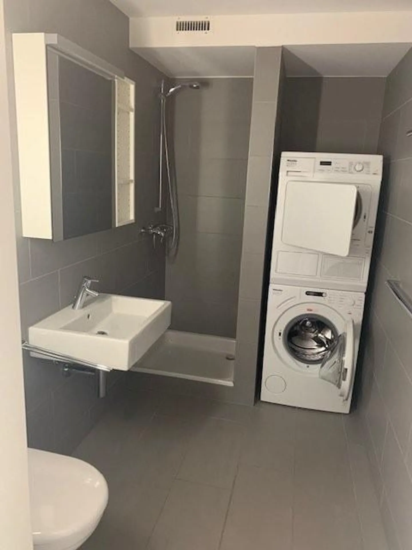 Perfectly located 3.5 room apartment with garden - Photo 4 of 8