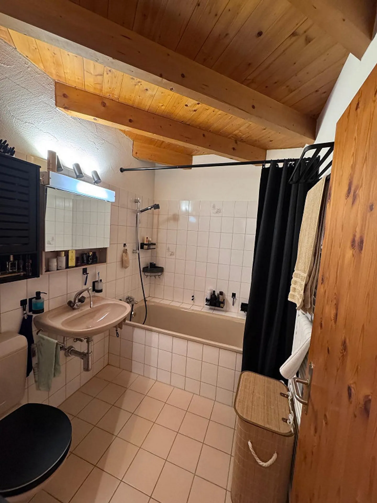 Appartement sous les combles de 1,5 pièce avec chambre de galerie supplémentaire - Photo 4 sur 7