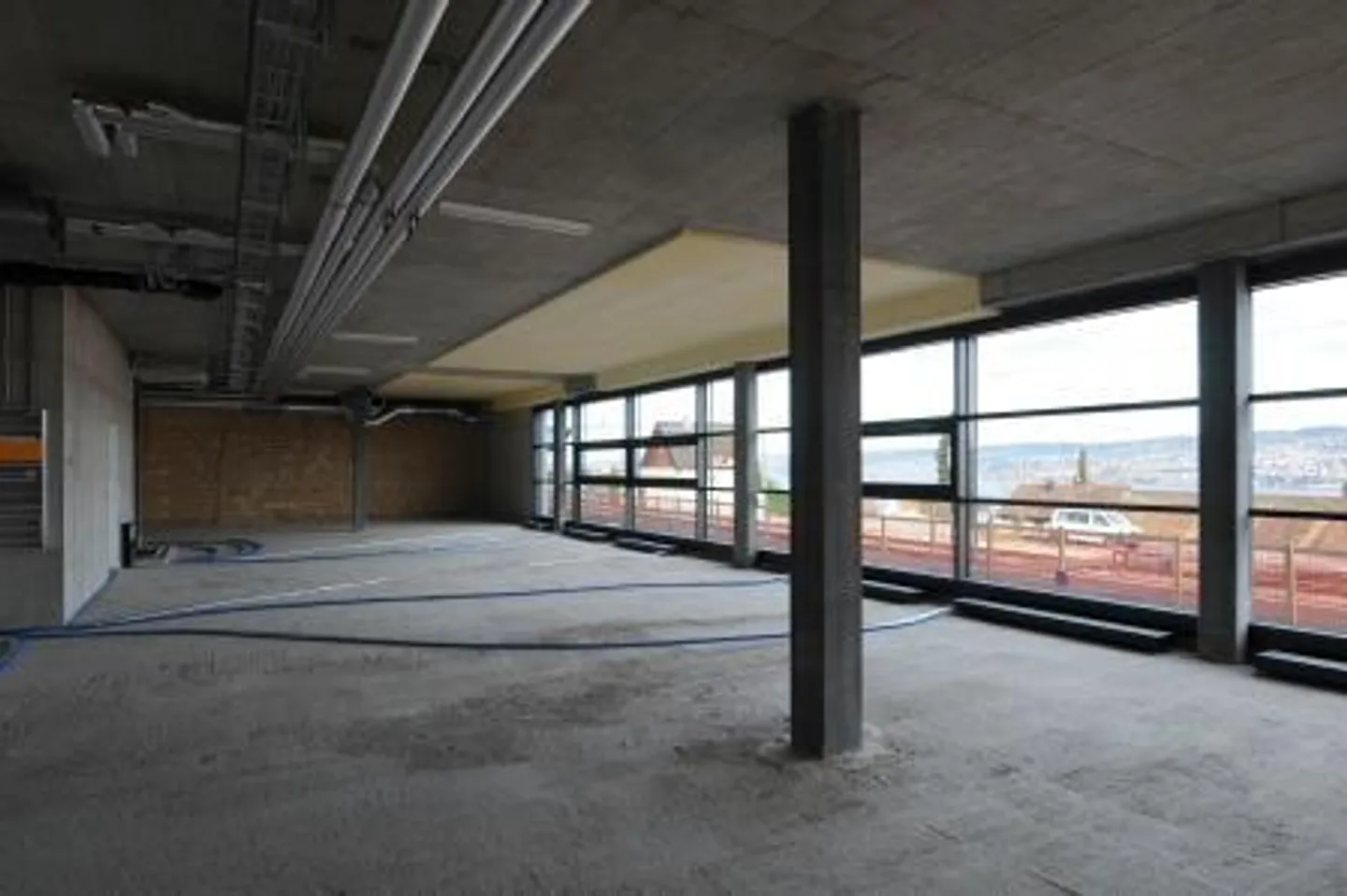 Spazio commerciale moderno in una posizione centrale - Foto 2 di 4
