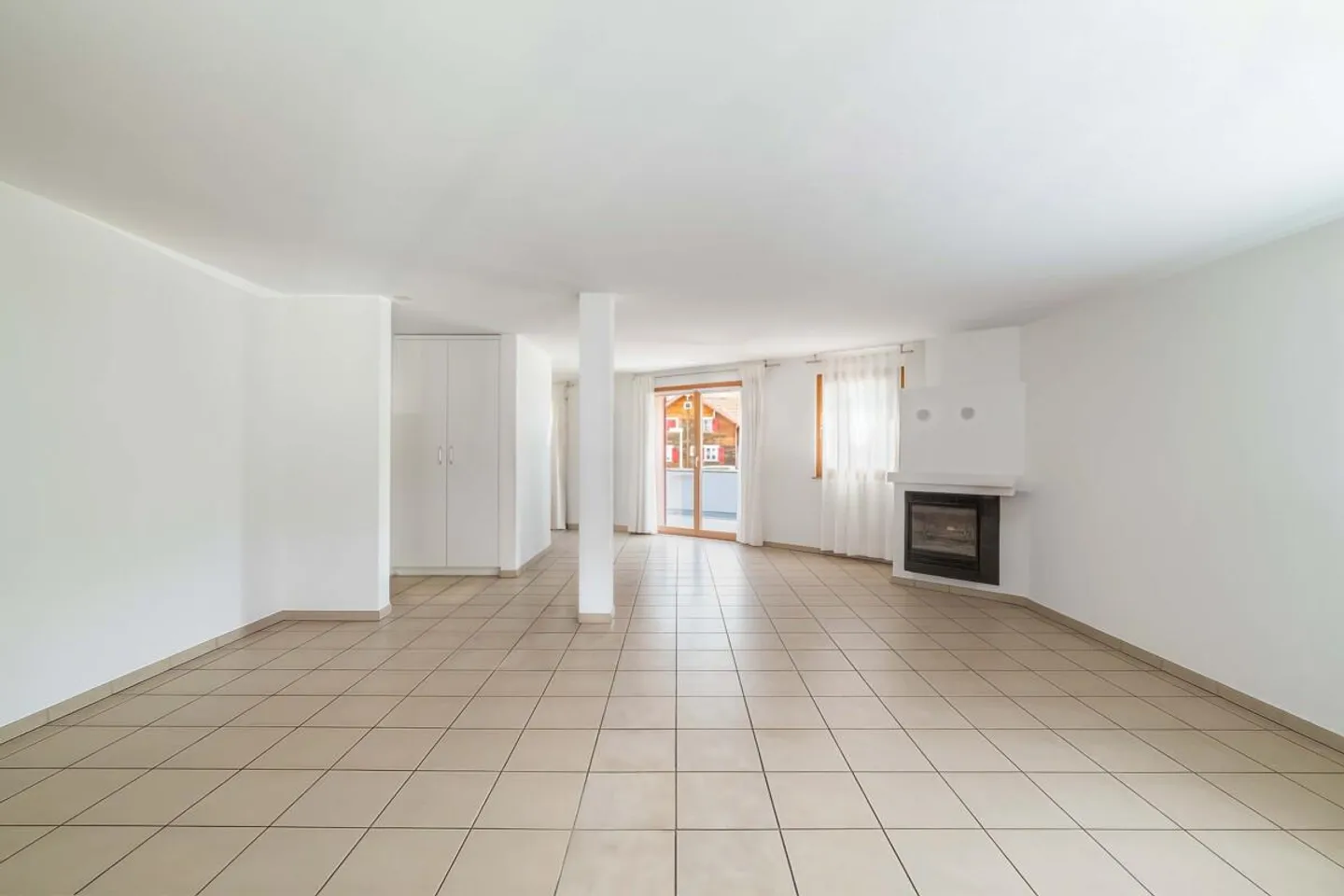 Bonaduz: bright 4.5-room apartment with balcony and mountain view - Photo 3 of 6