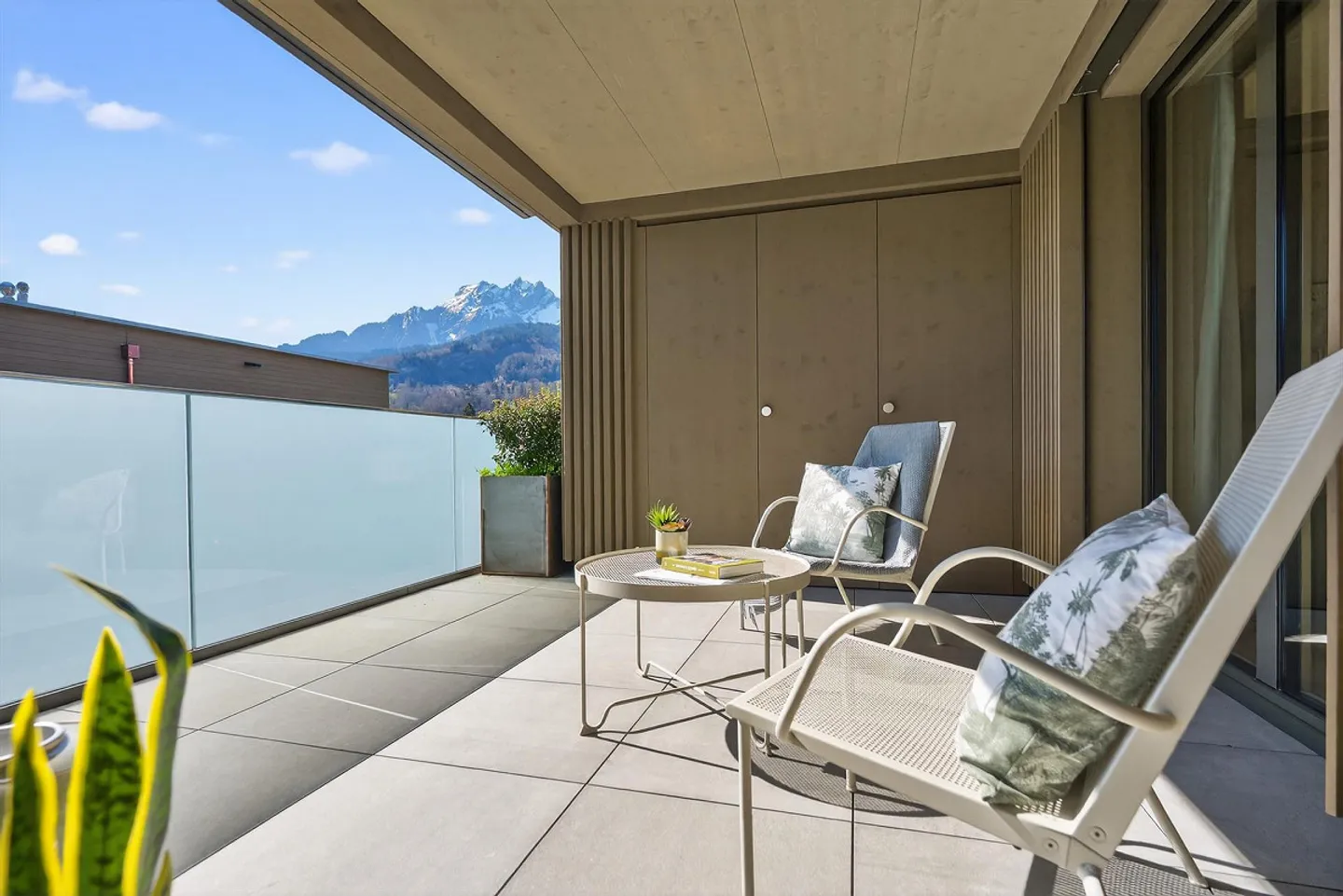 New penthouse apartment with terrace and panoramic view - Photo 7 of 9