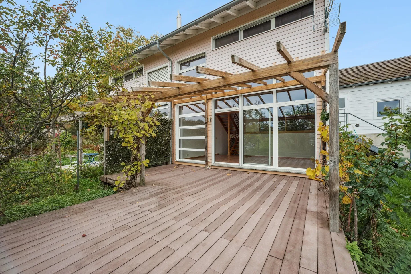 Bright Quiet & View - Photo 2 of 10