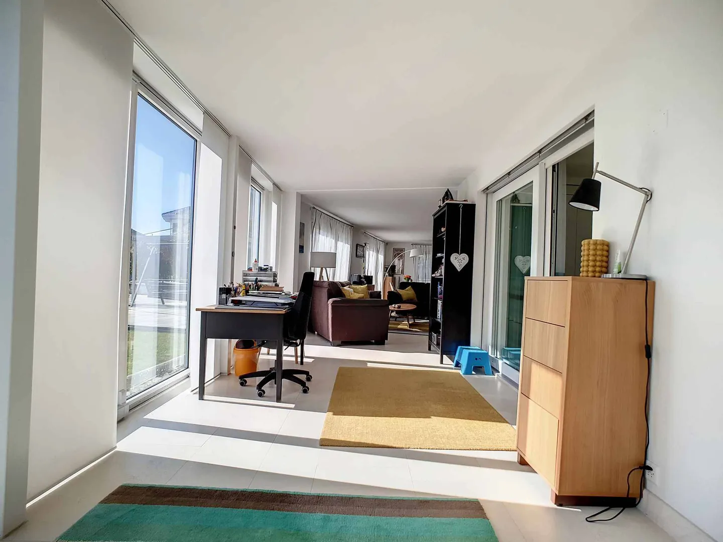 Piano terra spazioso in stile casa con piscina riscaldata vicino all'ISL - Foto 4 di 13