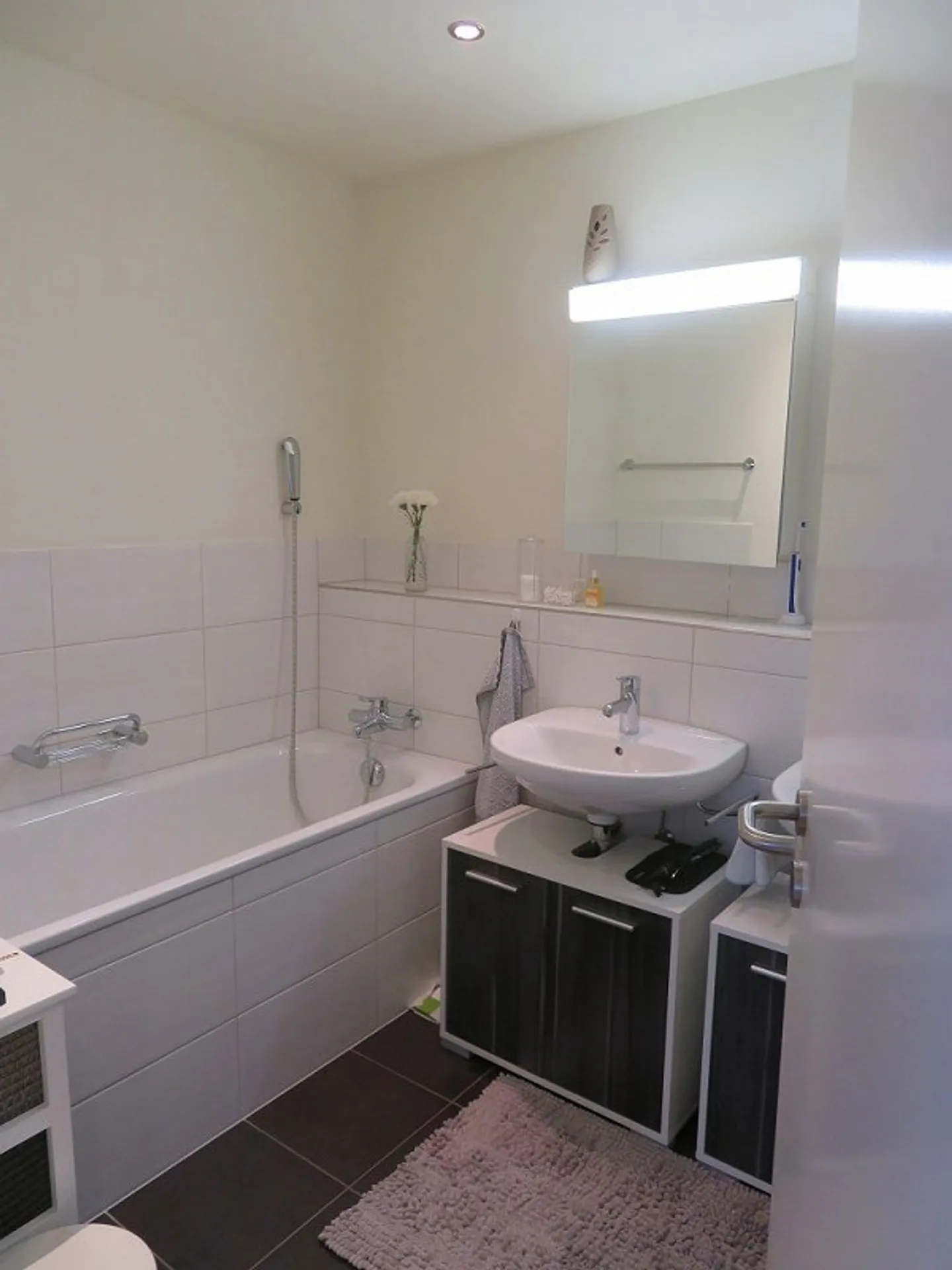 3.5 Zi-Dachwohnung m. gr. Balkon, schöne Aussicht - Foto 10 von 16