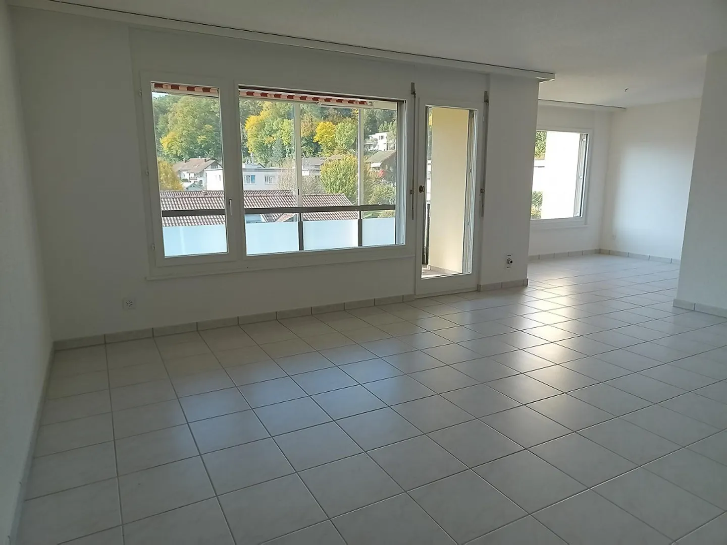 Appartement lumineux et spacieux de 3,5 pièces avec belle vue - Photo 2 sur 13
