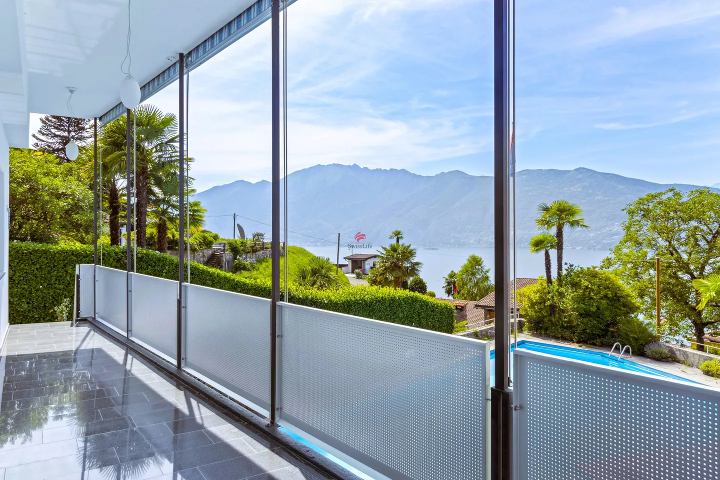 Sentitevi subito a casa con vista lago e piscina! - Foto 1 di 12