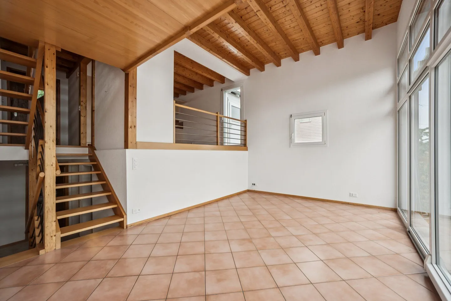 Bright Quiet & View - Photo 5 of 10