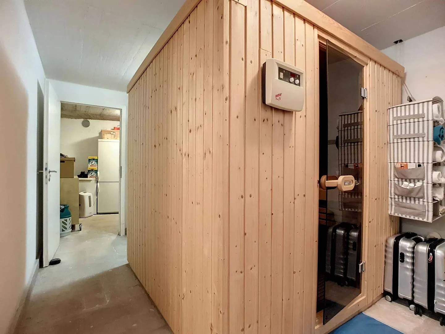 Piano terra spazioso in stile casa con piscina riscaldata vicino all'ISL - Foto 10 di 13