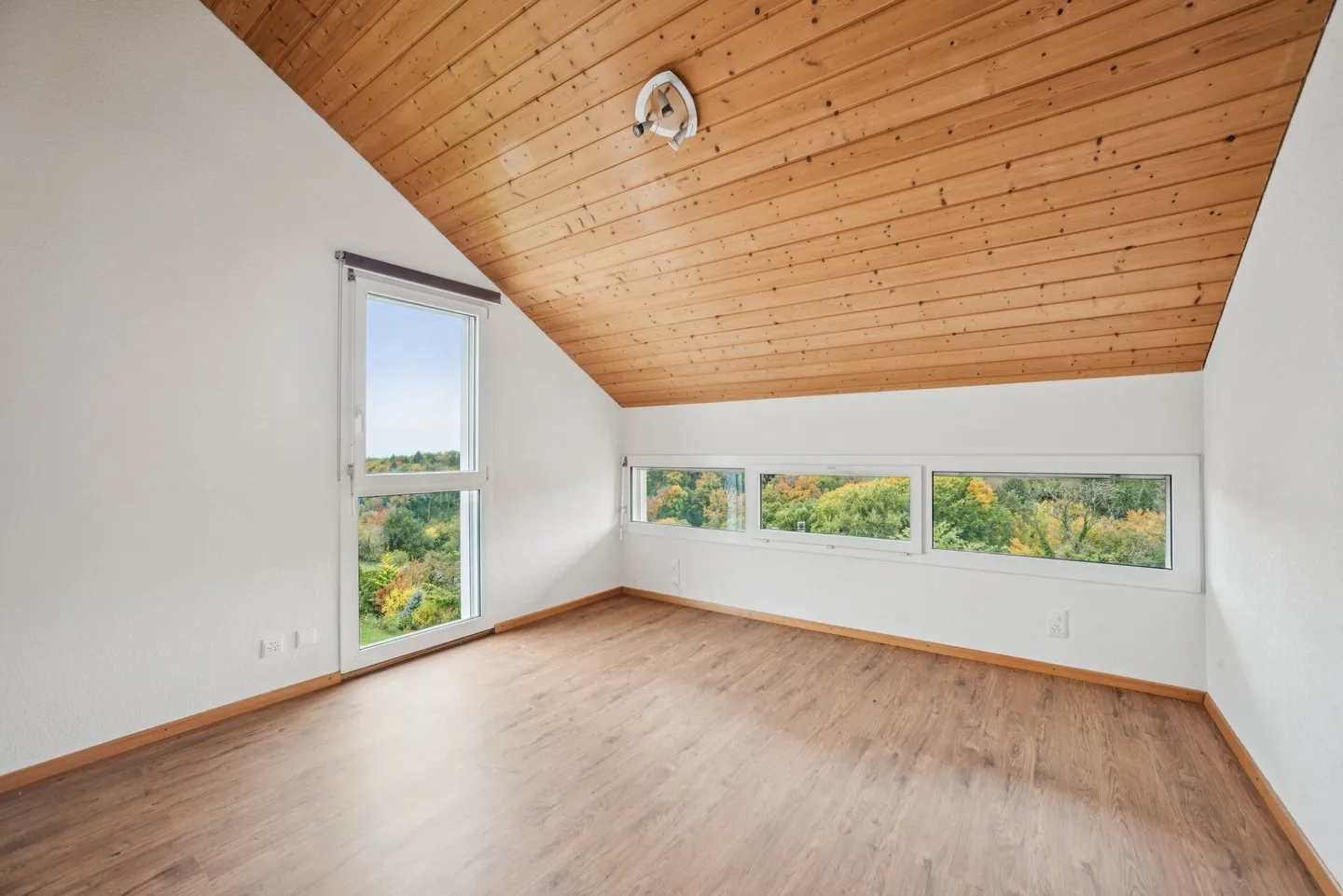 Bright Quiet & View - Photo 7 of 10