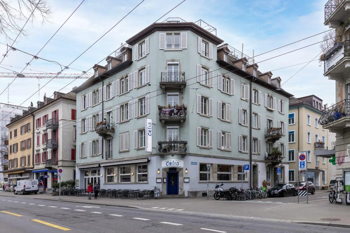 Charmante appartement de 4 pièces dans un immeuble ancien avec terrasse sur le toit dans un emplacement central... - Photo 10 sur 11