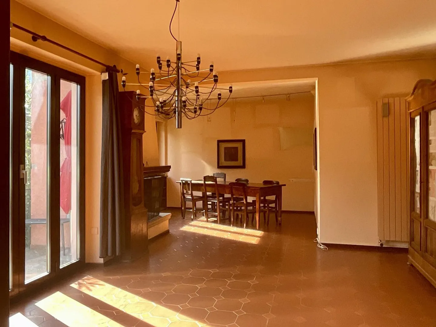 BELLINZONA - SPACIOUS SINGLE-FAMILY HOUSE IN A CENTRAL LOCATION - Photo 4 of 10