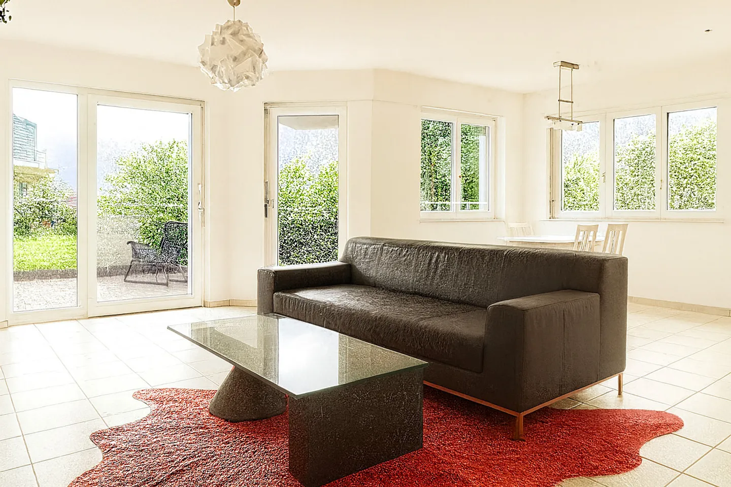 Appartement 3.5 pièces avec terrasse et vue sur le lac - Photo 4 sur 13