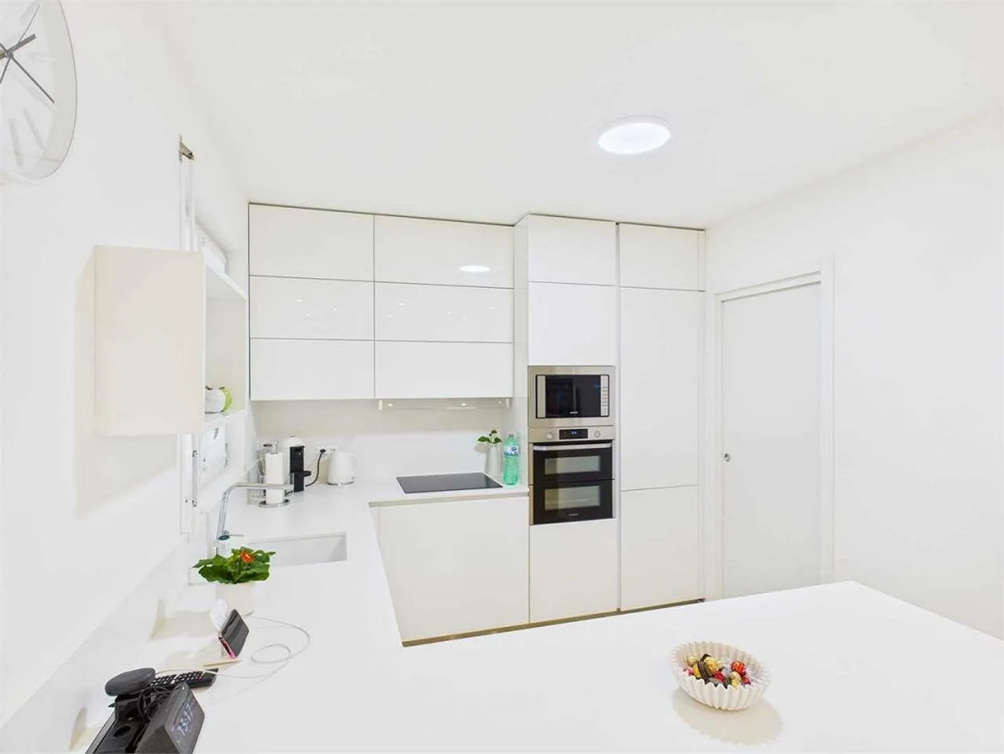 Elegante 4.5 Zimmer im ersten Stock mit 2 Terrassen - Foto 3 von 13