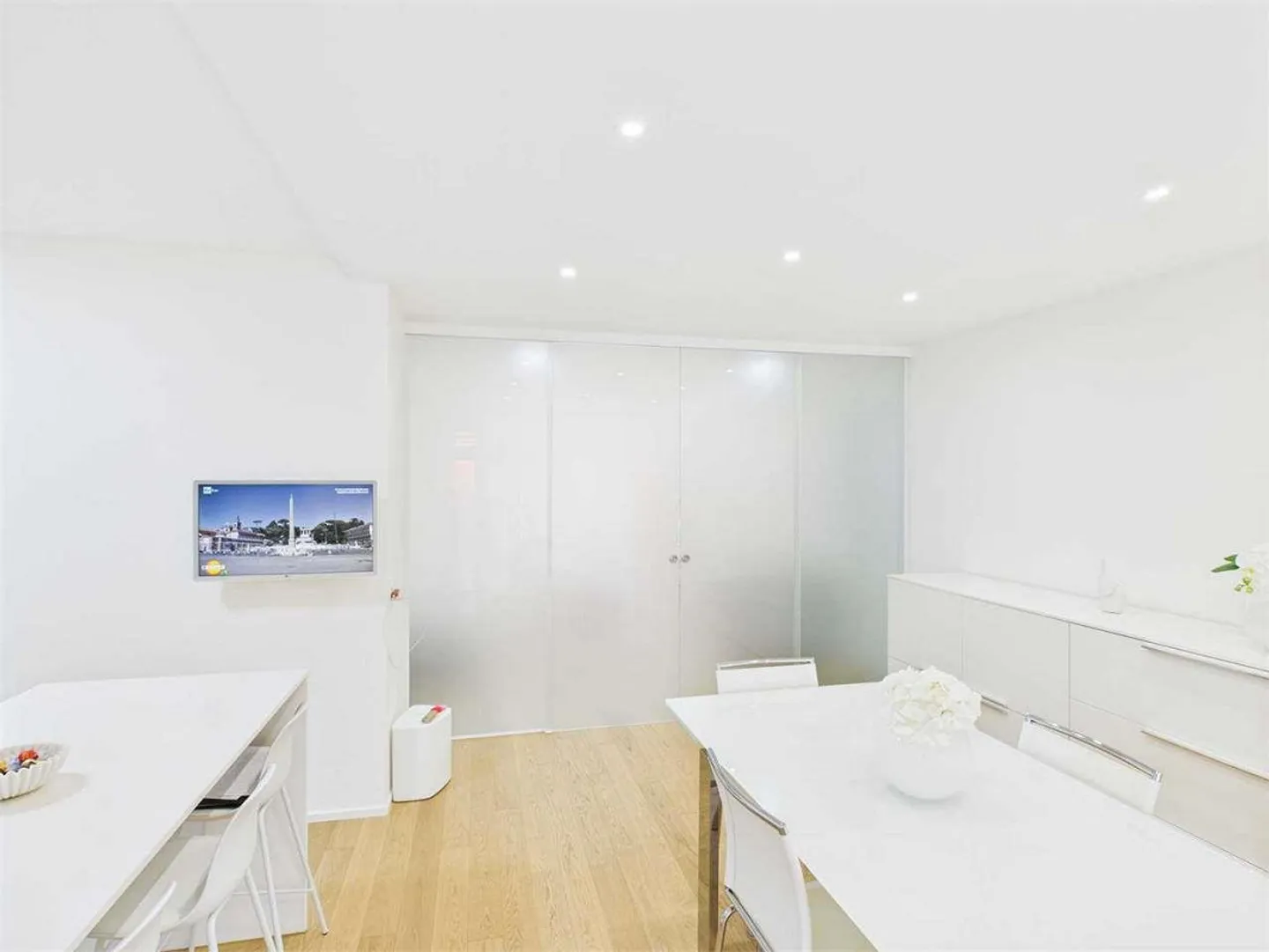 Elegante 4.5 Zimmer im ersten Stock mit 2 Terrassen - Foto 8 von 13