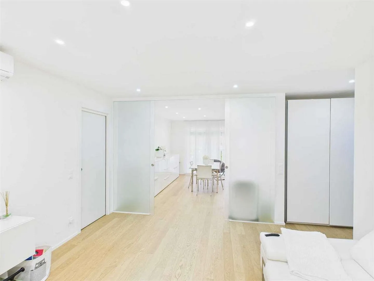 Elegante 4.5 Zimmer im ersten Stock mit 2 Terrassen - Foto 10 von 13