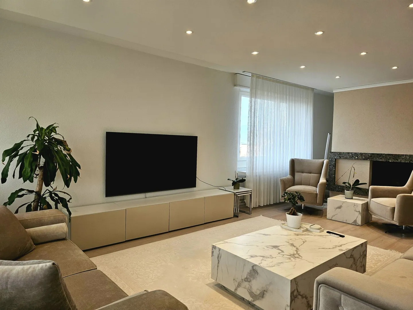 Plaisir de vivre au-dessus des toits de Busswil - avec trois balcons et une terrasse sur le toit - Photo 2 sur 15