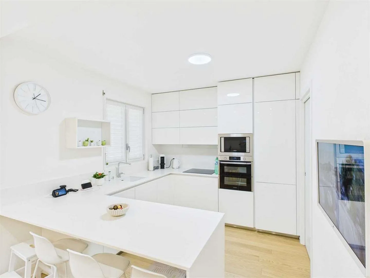 Elegante 4.5 Zimmer im ersten Stock mit 2 Terrassen - Foto 6 von 13
