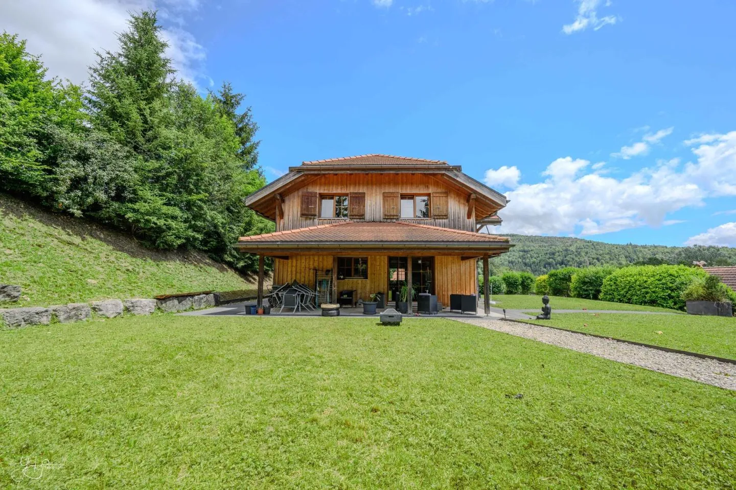 Hochwertige Wohngemeinschaft in einem Einfamilienhaus mit Garten und Pool - Foto 1 von 13