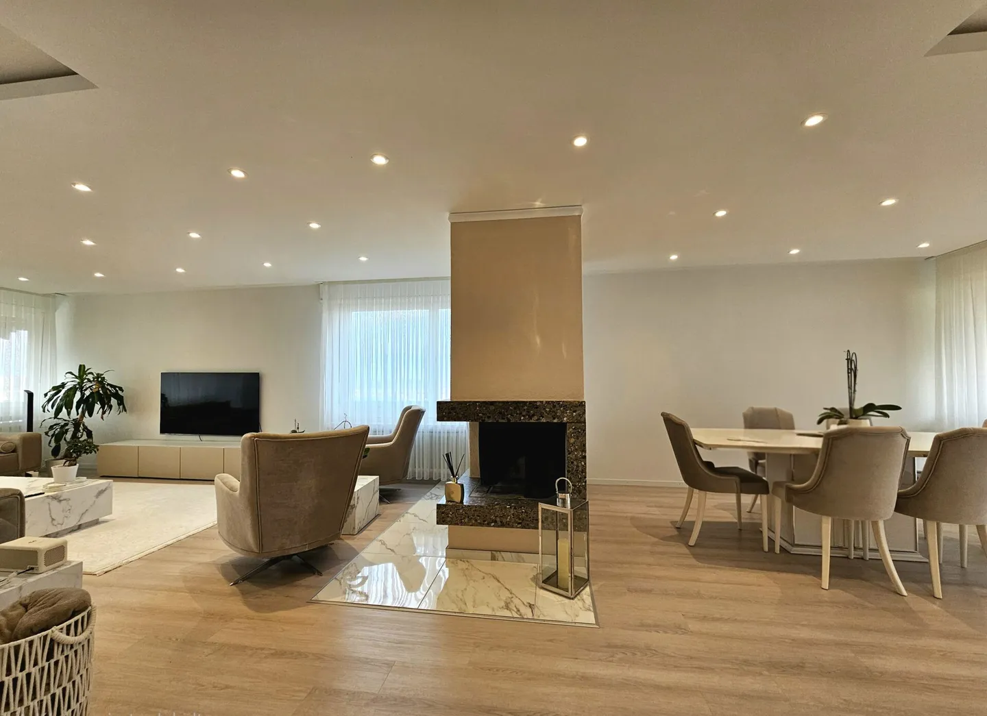 Plaisir de vivre au-dessus des toits de Busswil - avec trois balcons et une terrasse sur le toit - Photo 4 sur 15