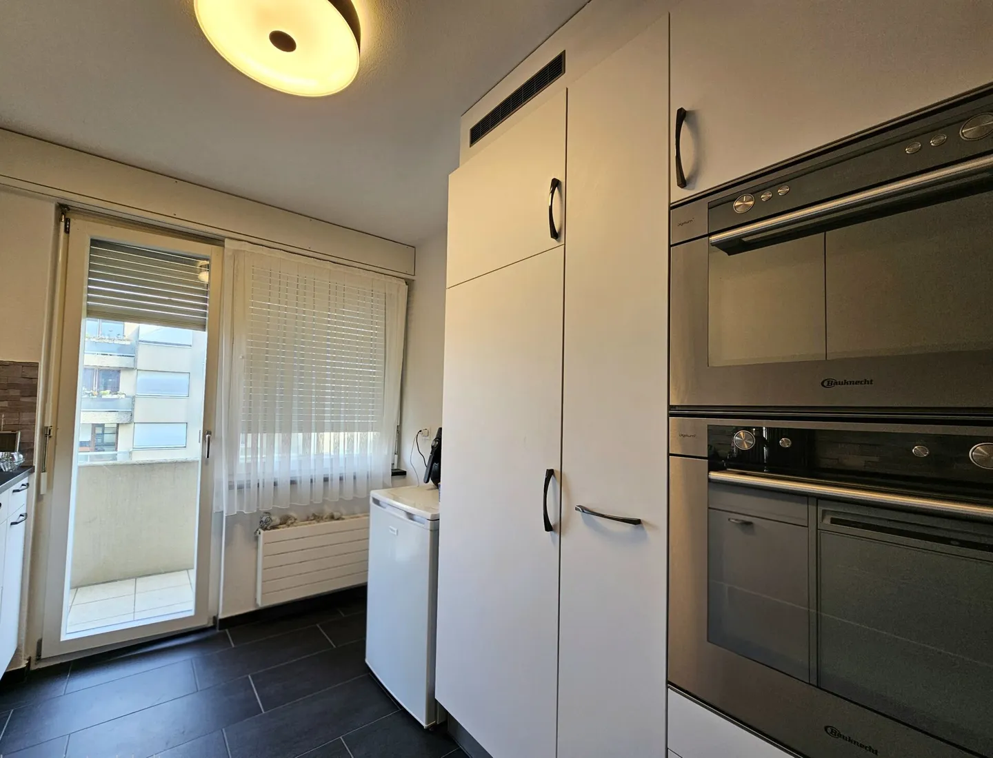 Plaisir de vivre au-dessus des toits de Busswil - avec trois balcons et une terrasse sur le toit - Photo 9 sur 15