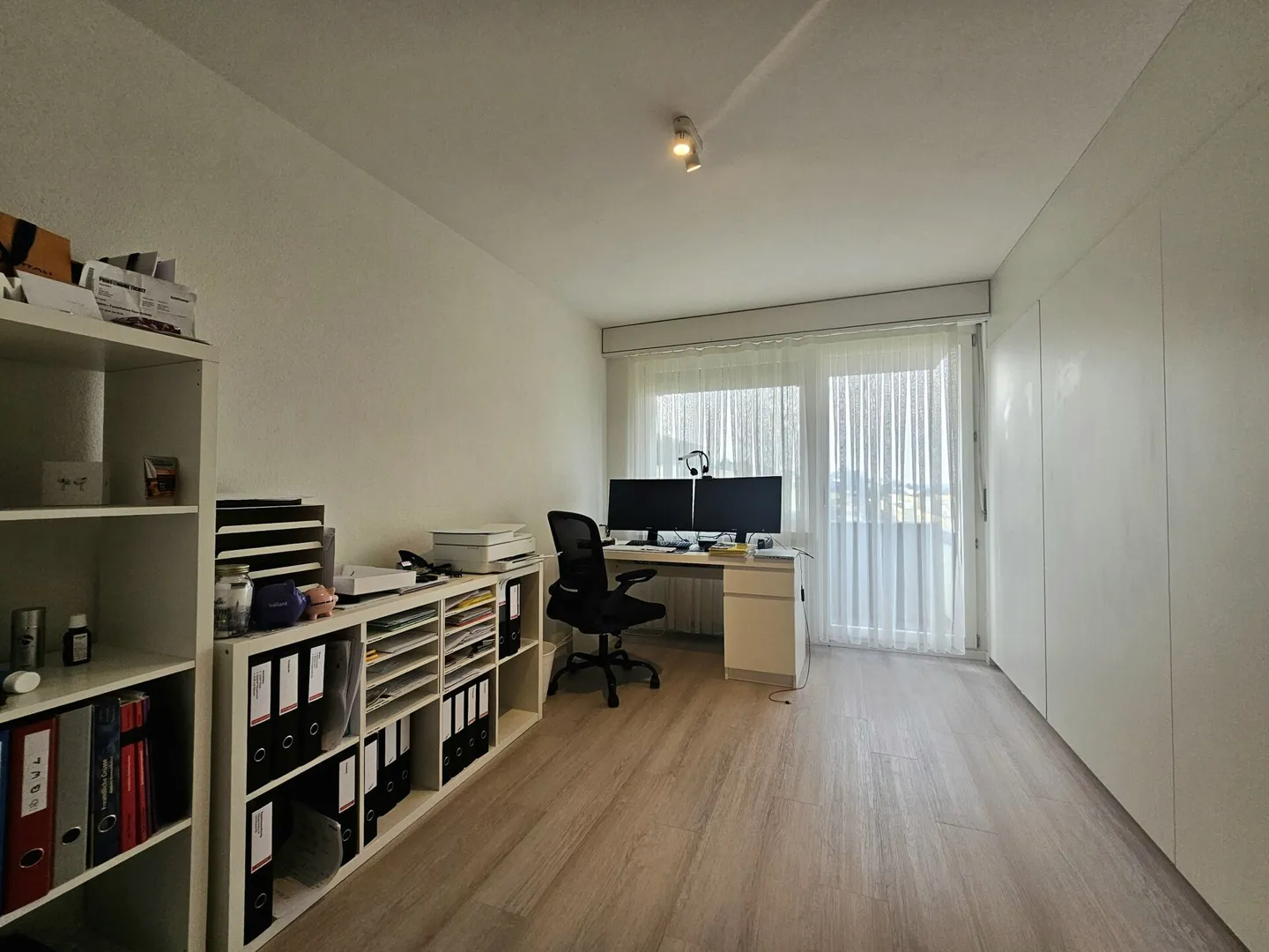 Plaisir de vivre au-dessus des toits de Busswil - avec trois balcons et une terrasse sur le toit - Photo 13 sur 15