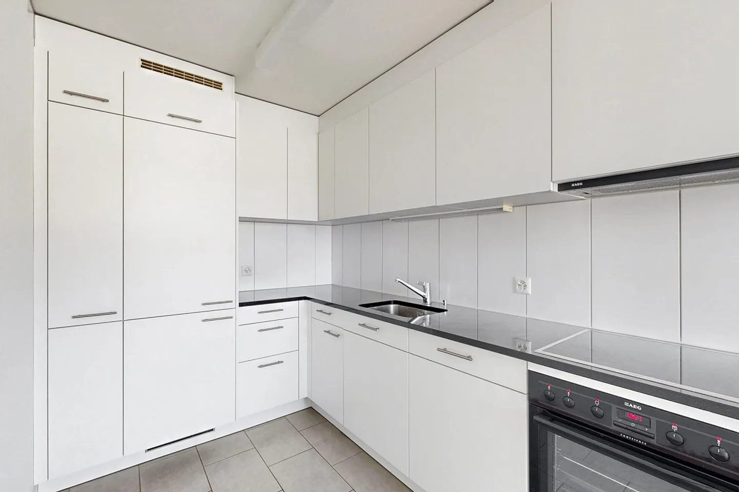 RENT WITHOUT DEPOSIT - Modern living in a quiet location - Photo 3 of 11